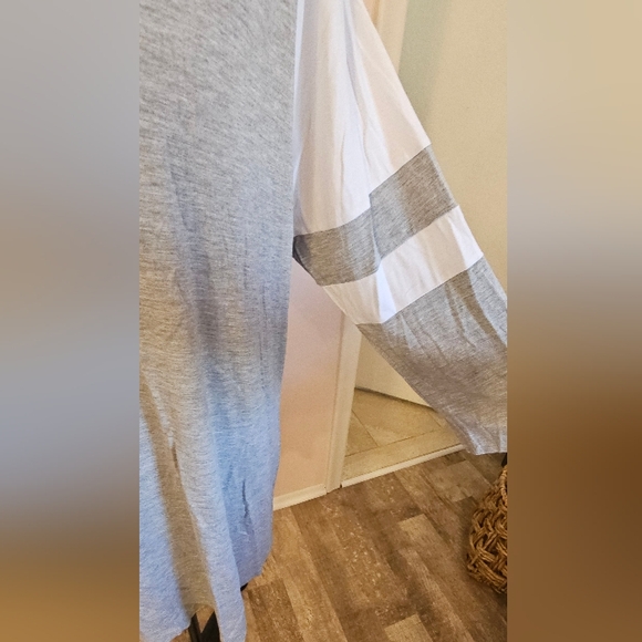 Gray and White Oversized Sweatshirt with Two-Tone Sleeves - Picture 3 of 7